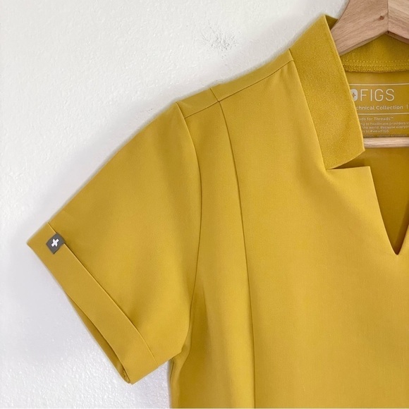 NWT Figs Limited Edition Inala Slim Notch Collar Scrub Top Gold XXS - Picture 12 of 16